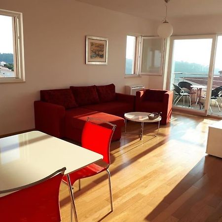 Apartment Lucija - Cozy Flat In The City Center With A Sea View & Parking Makarska Dış mekan fotoğraf