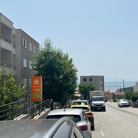 Apartment Lucija - Cozy Flat In The City Center With A Sea View & Parking Makarska Dış mekan fotoğraf