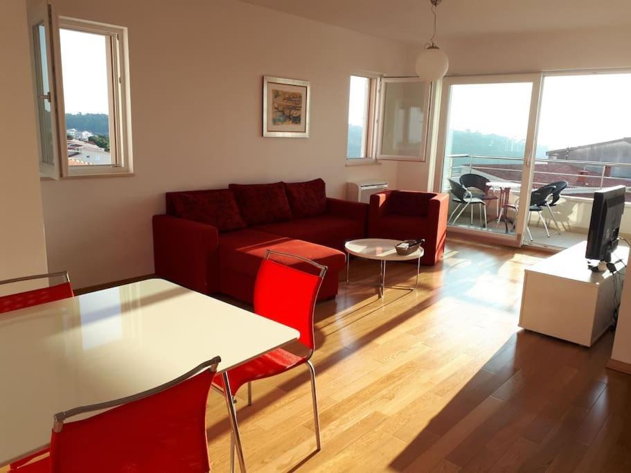 Apartment Lucija - Cozy Flat In The City Center With A Sea View & Parking Makarska Dış mekan fotoğraf