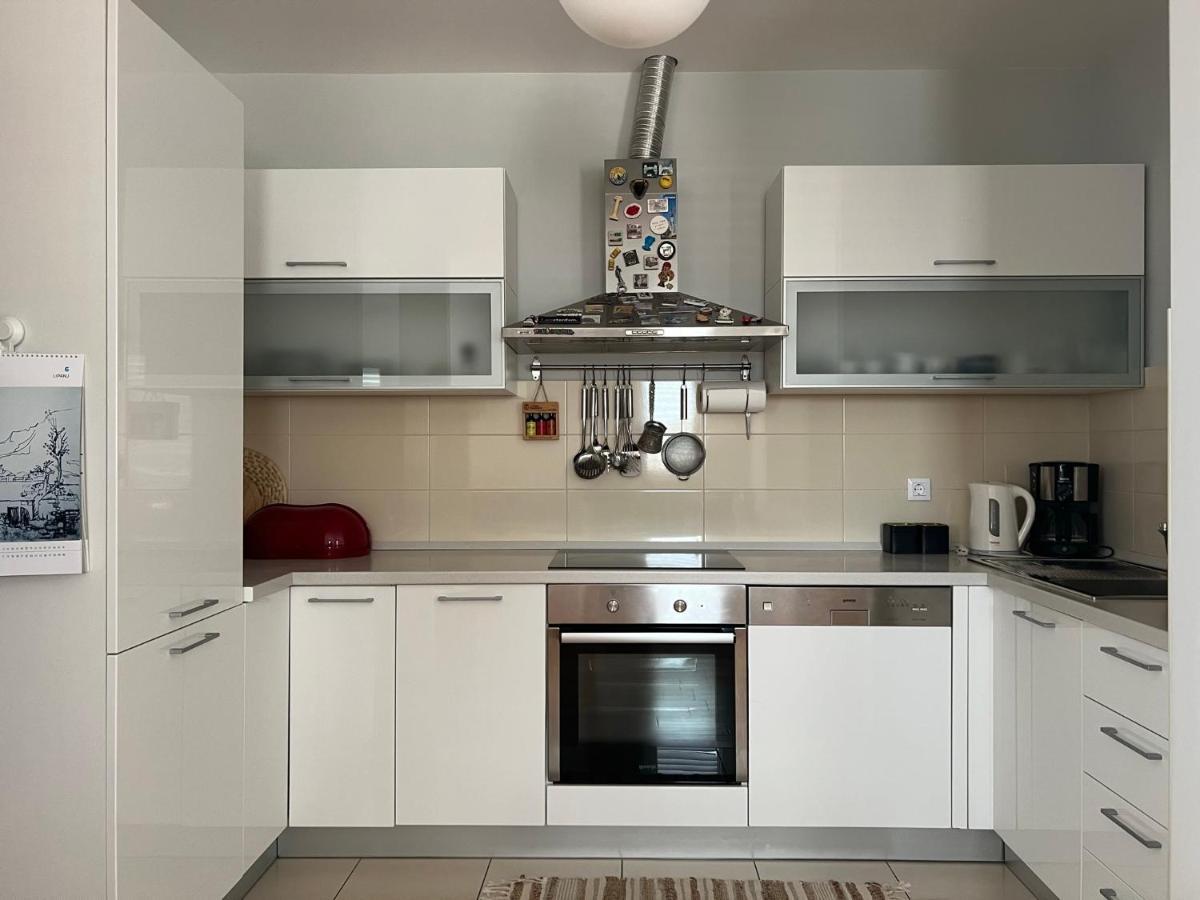 Apartment Lucija - Cozy Flat In The City Center With A Sea View & Parking Makarska Dış mekan fotoğraf