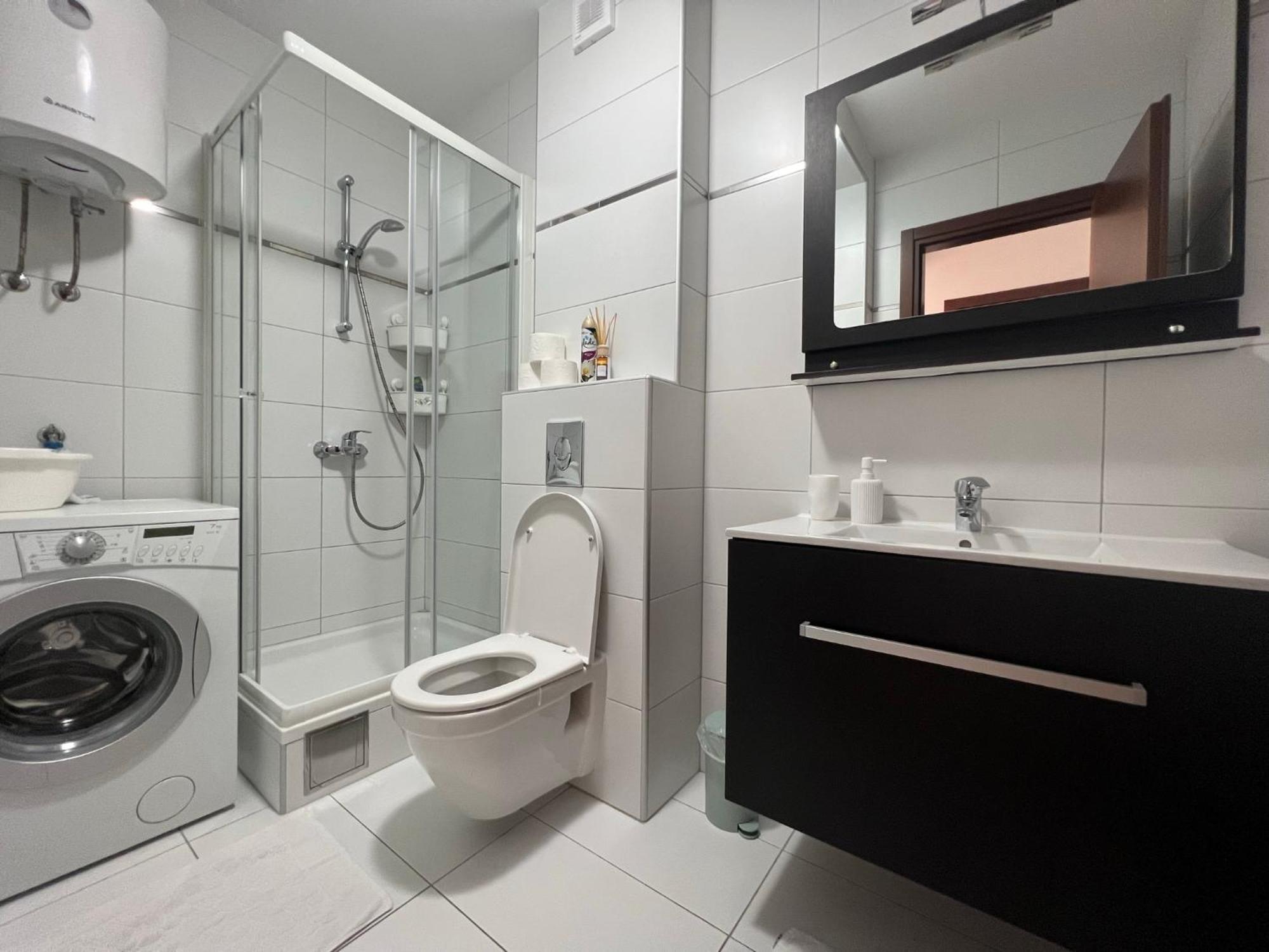 Apartment Lucija - Cozy Flat In The City Center With A Sea View & Parking Makarska Dış mekan fotoğraf