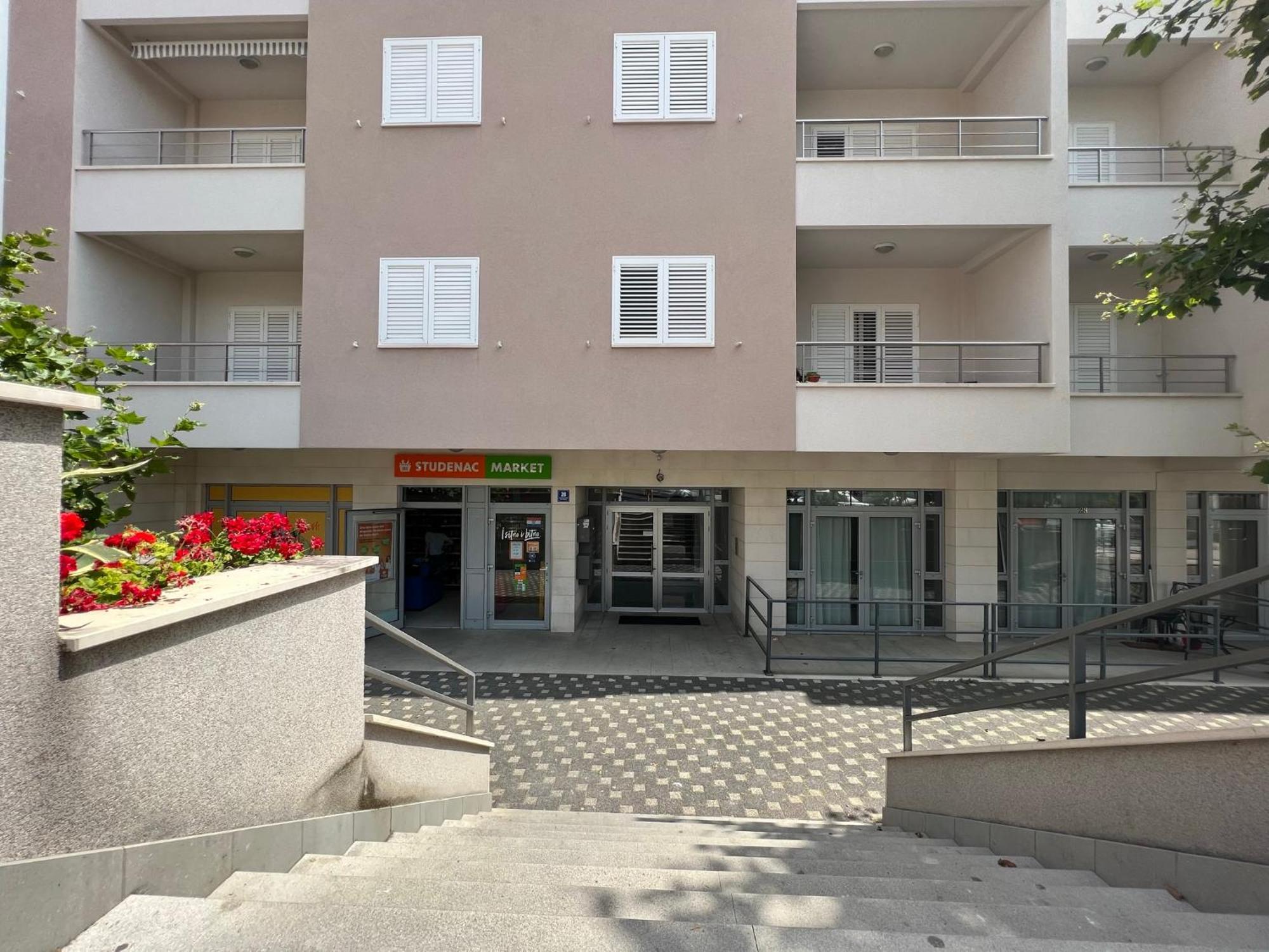 Apartment Lucija - Cozy Flat In The City Center With A Sea View & Parking Makarska Dış mekan fotoğraf